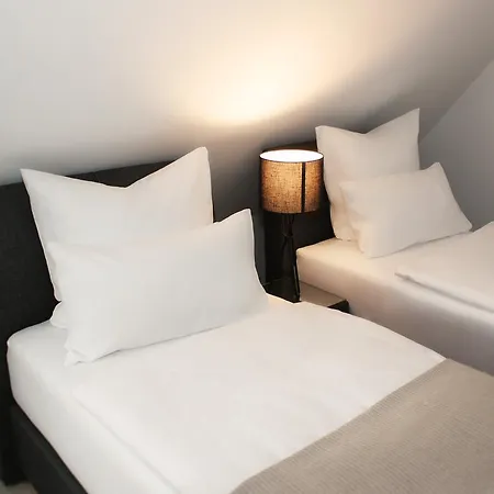 Apartments Im Chateau D'Esprit Höhr-Grenzhausen Zimmer foto